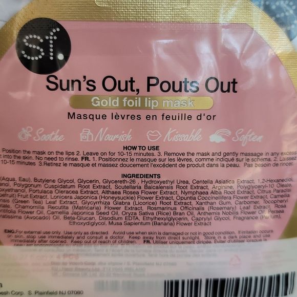 SF Sun's Out, Pouts Out 4 Piece Gold Lip Masks - Picture 4 of 6